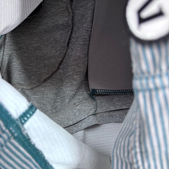 Vuori Kore Green Gray Striped Performance Athletic Shorts Men’s XL 7” Inseam - Picture 6 of 14